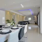 Zeus Villa *