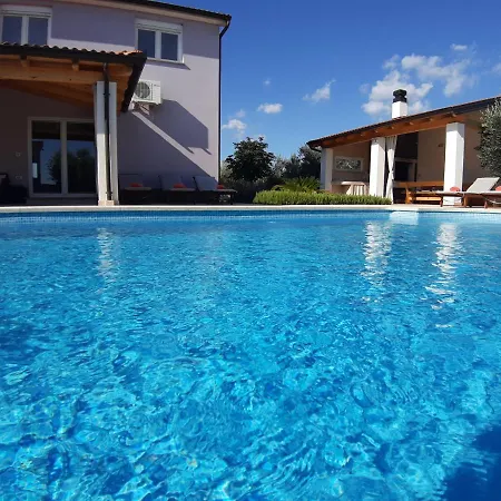 Holiday home Zeus Pula