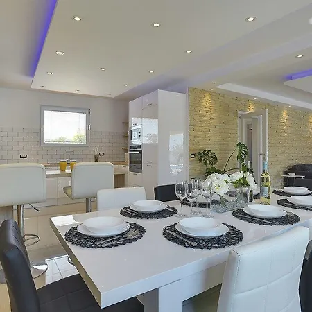 Zeus Holiday home Pula