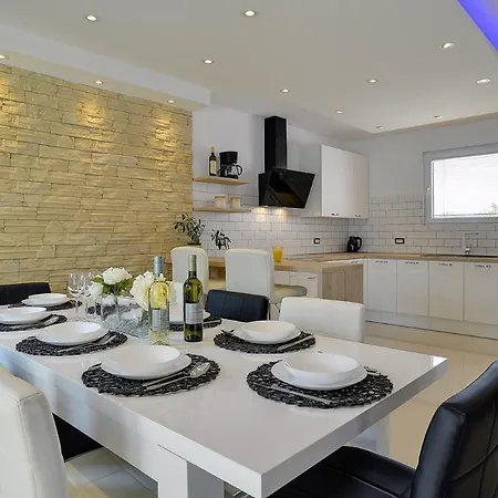 Zeus Holiday home